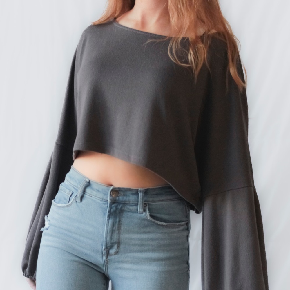 Boutique Lantern Sleeve Cropped Sweater